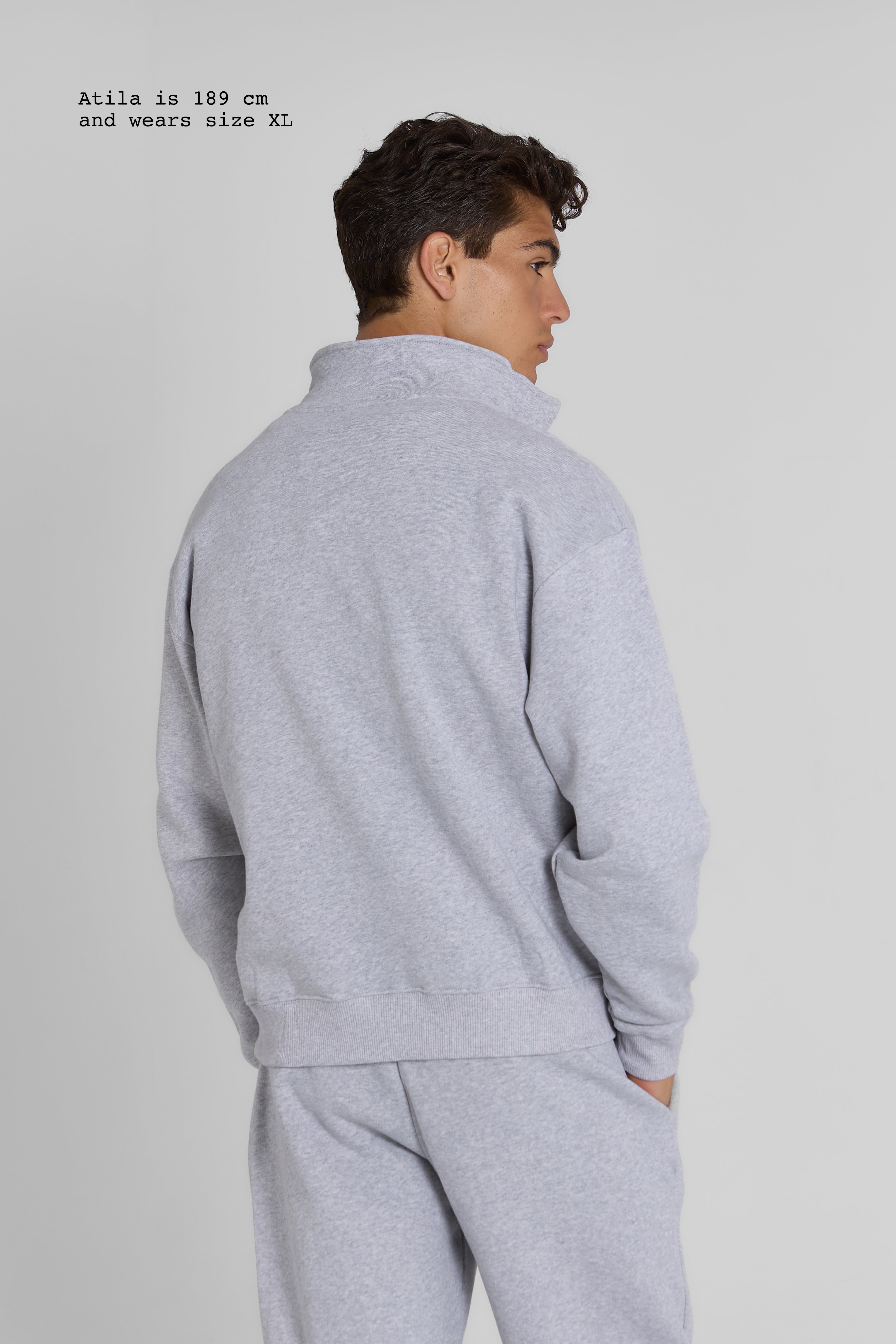 V-NECK SWEATER MEN