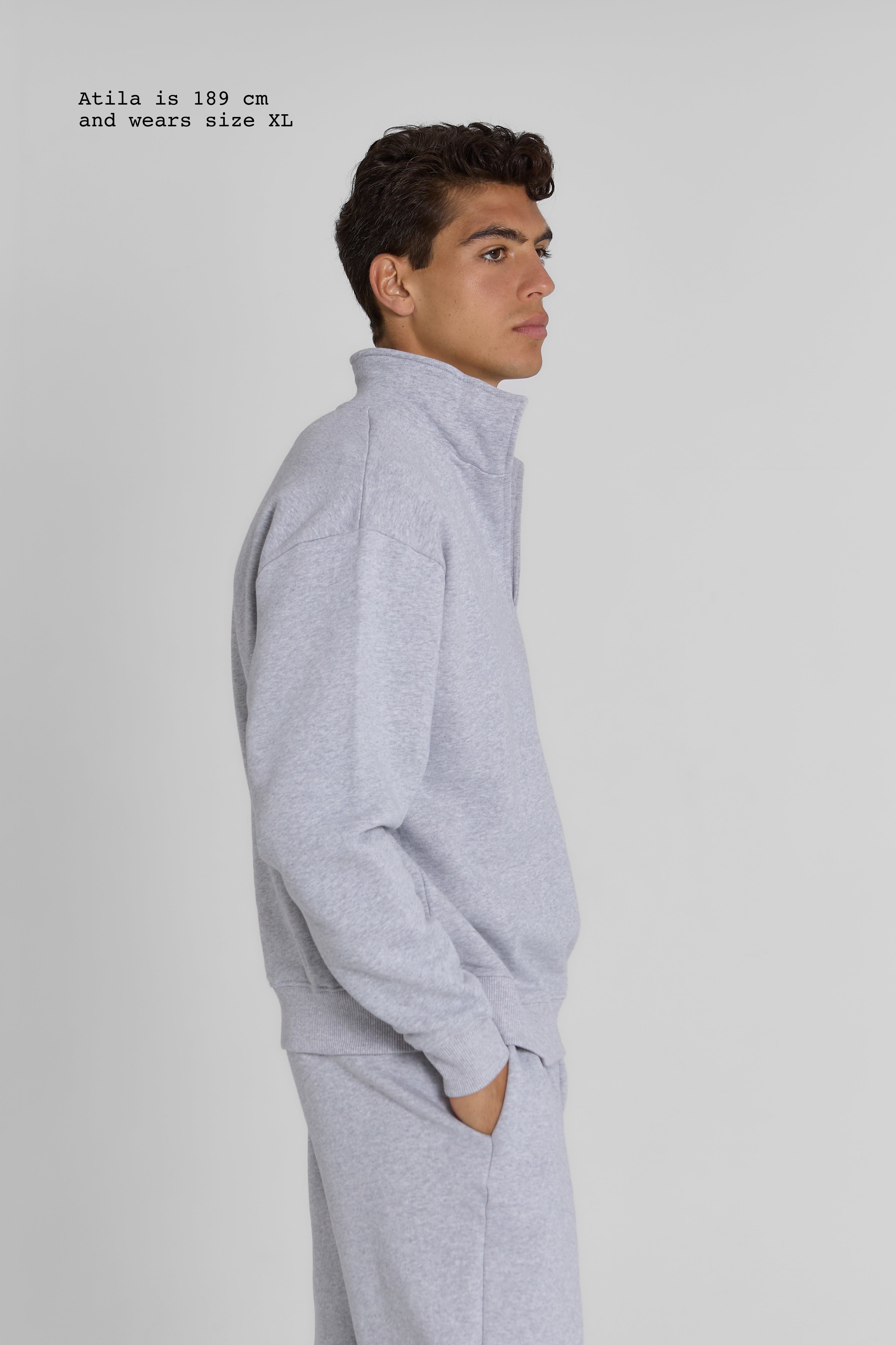 V-NECK SWEATER MEN