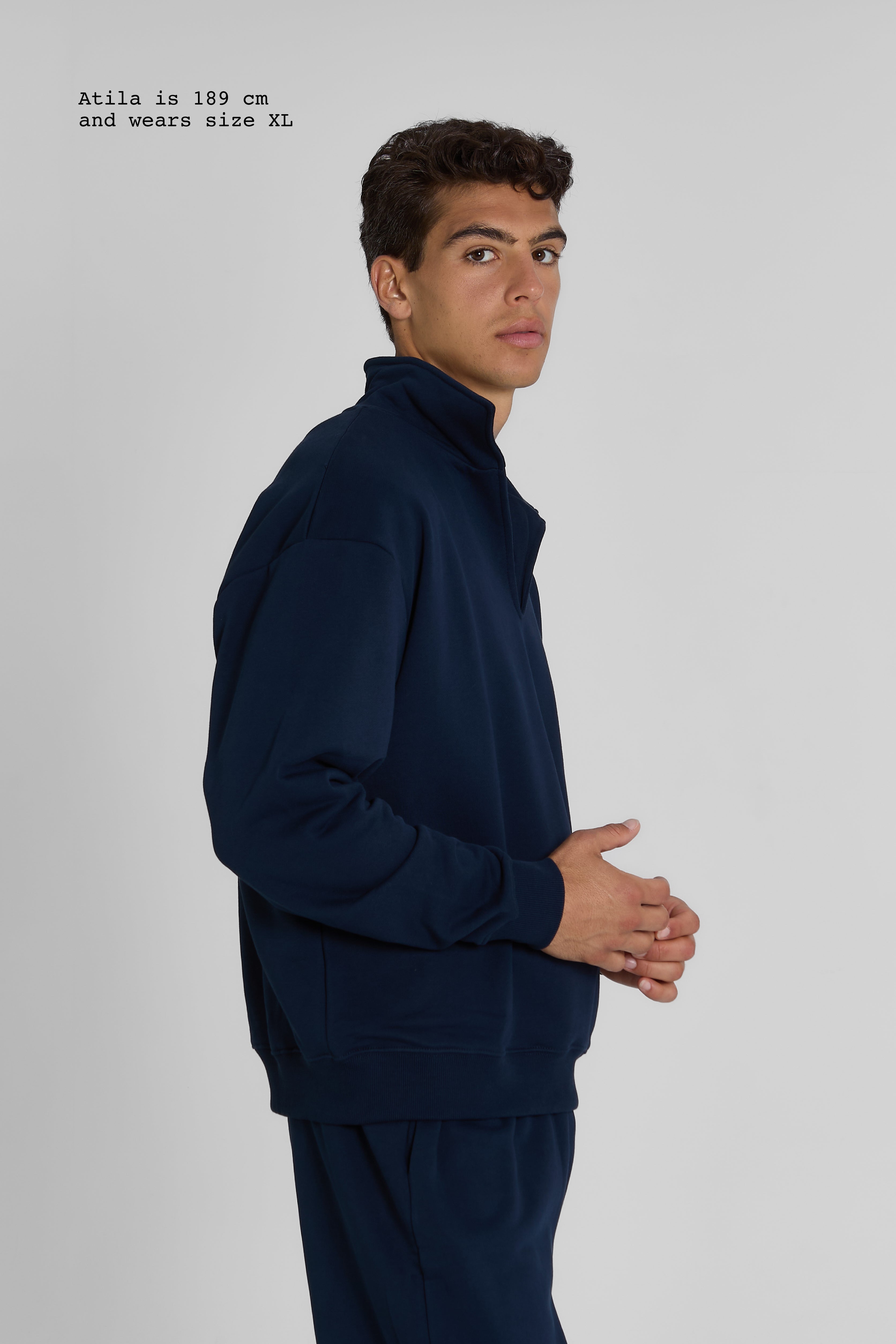 V-NECK SWEATER MEN