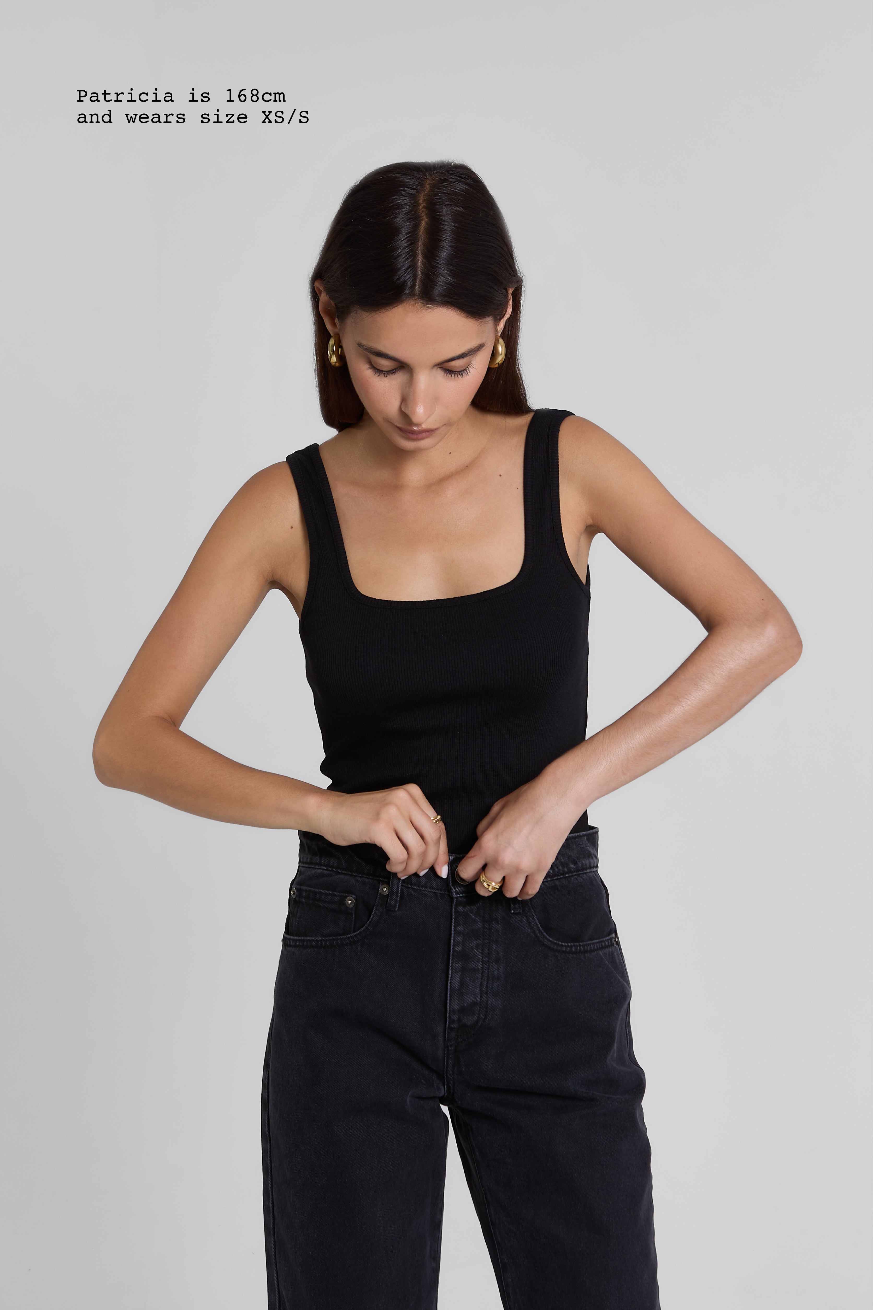 RIBBED SQUARED TOP