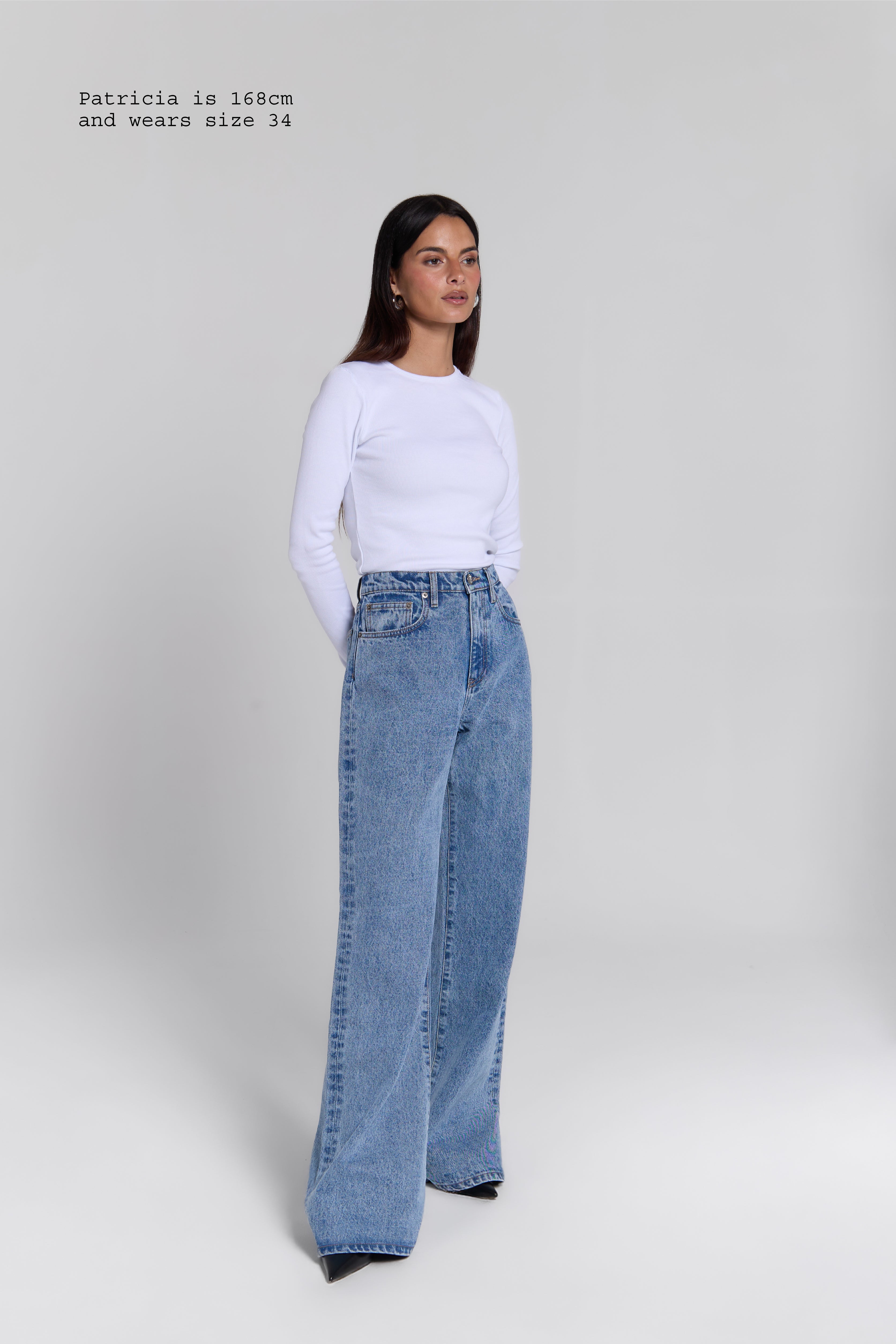 FLARED JEANS