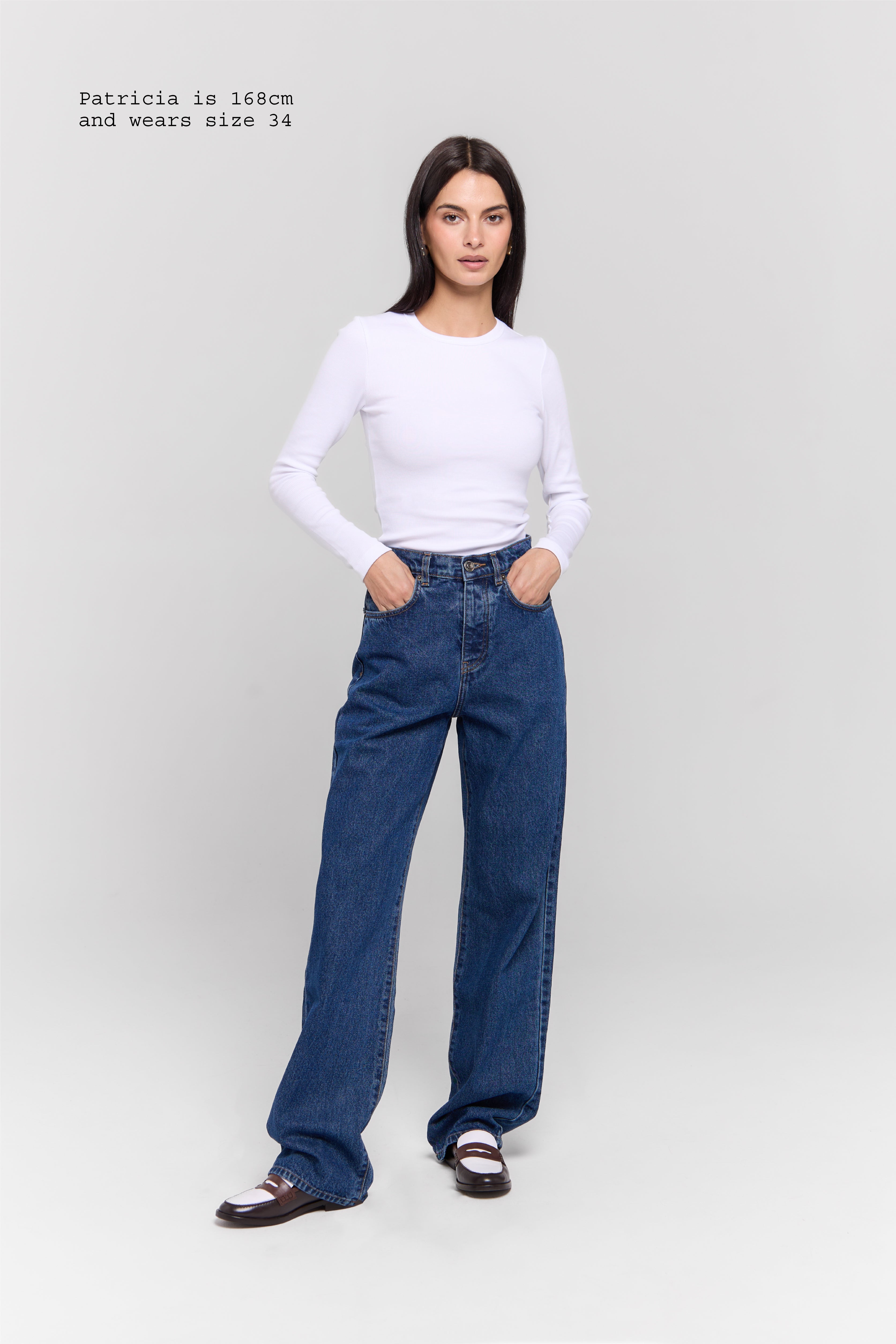 STRAIGHT JEANS