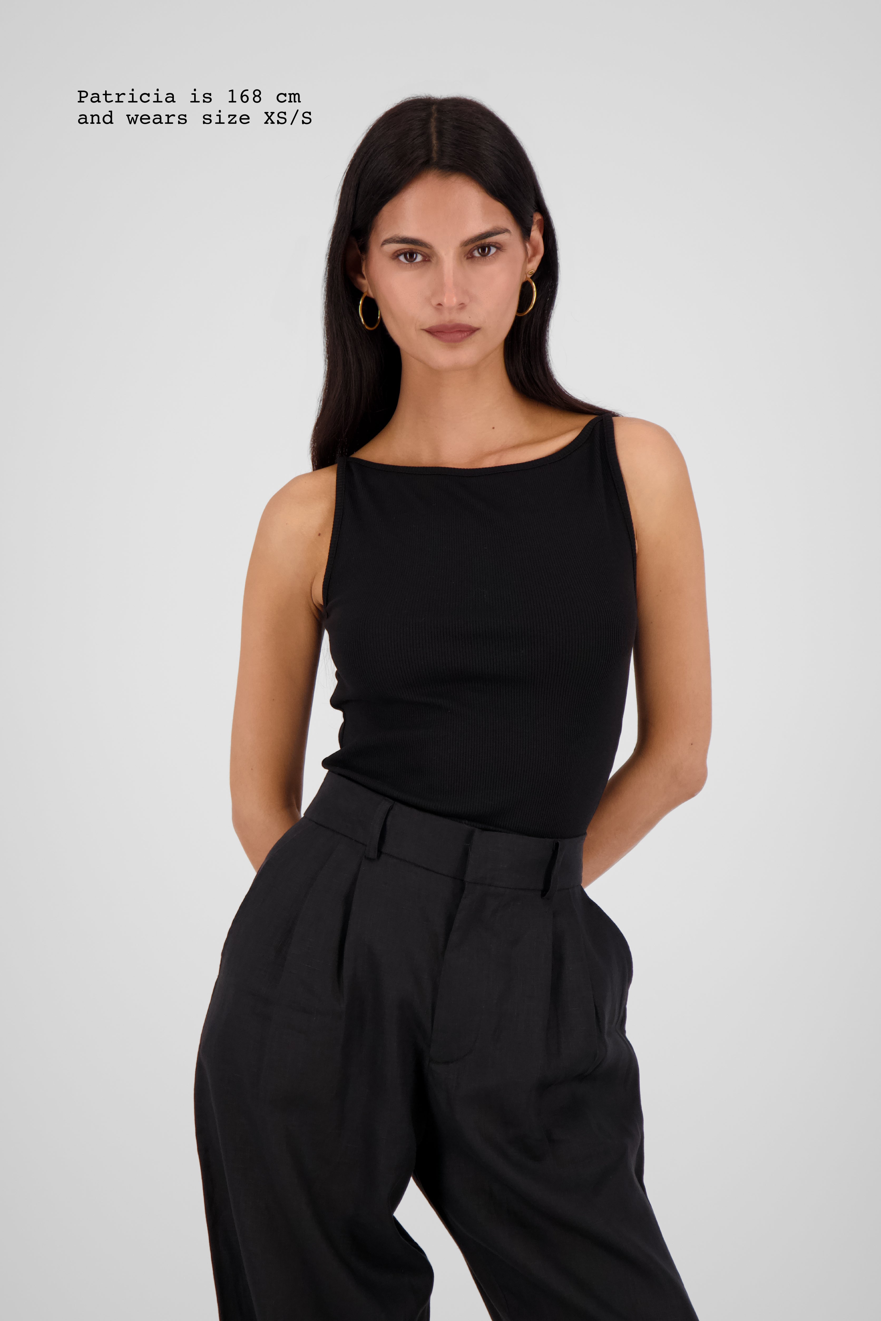 RIBBED BOATNECK SLEEVELESS TOP