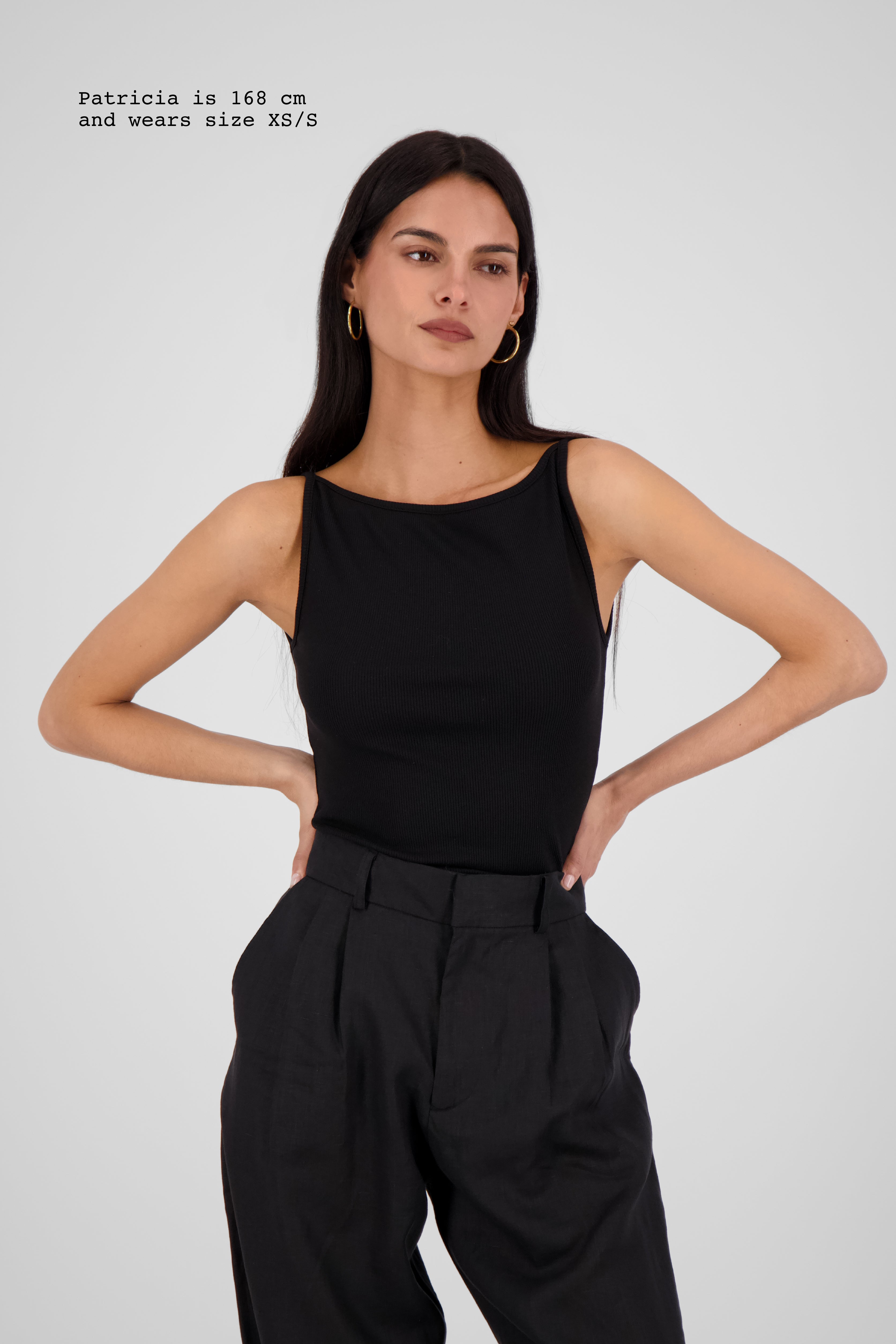 RIBBED BOATNECK SLEEVELESS TOP