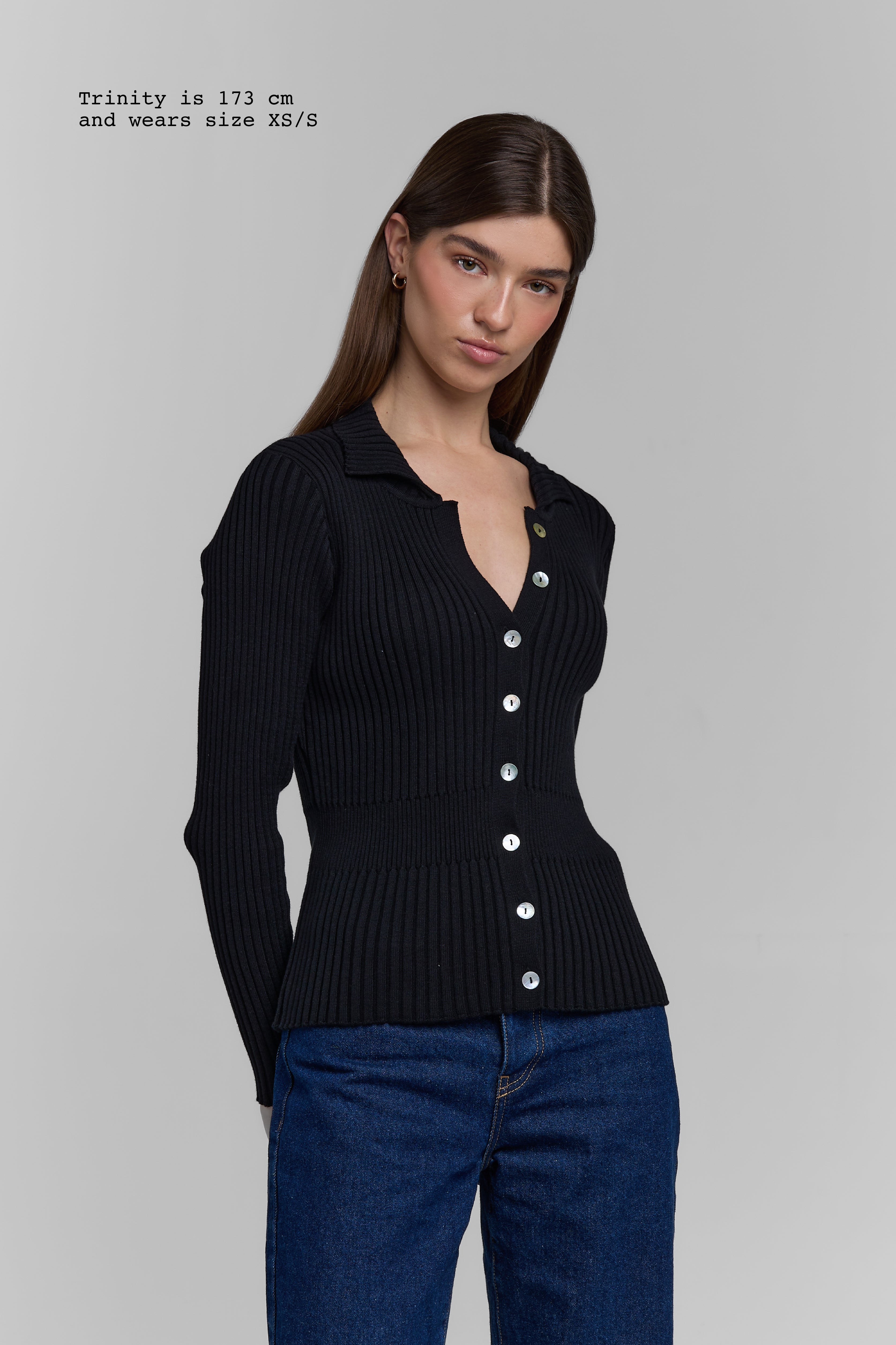KNIT BUTTONED LONG SLEEVE TOP