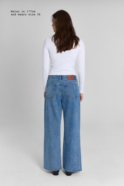 LOW WAIST JEANS