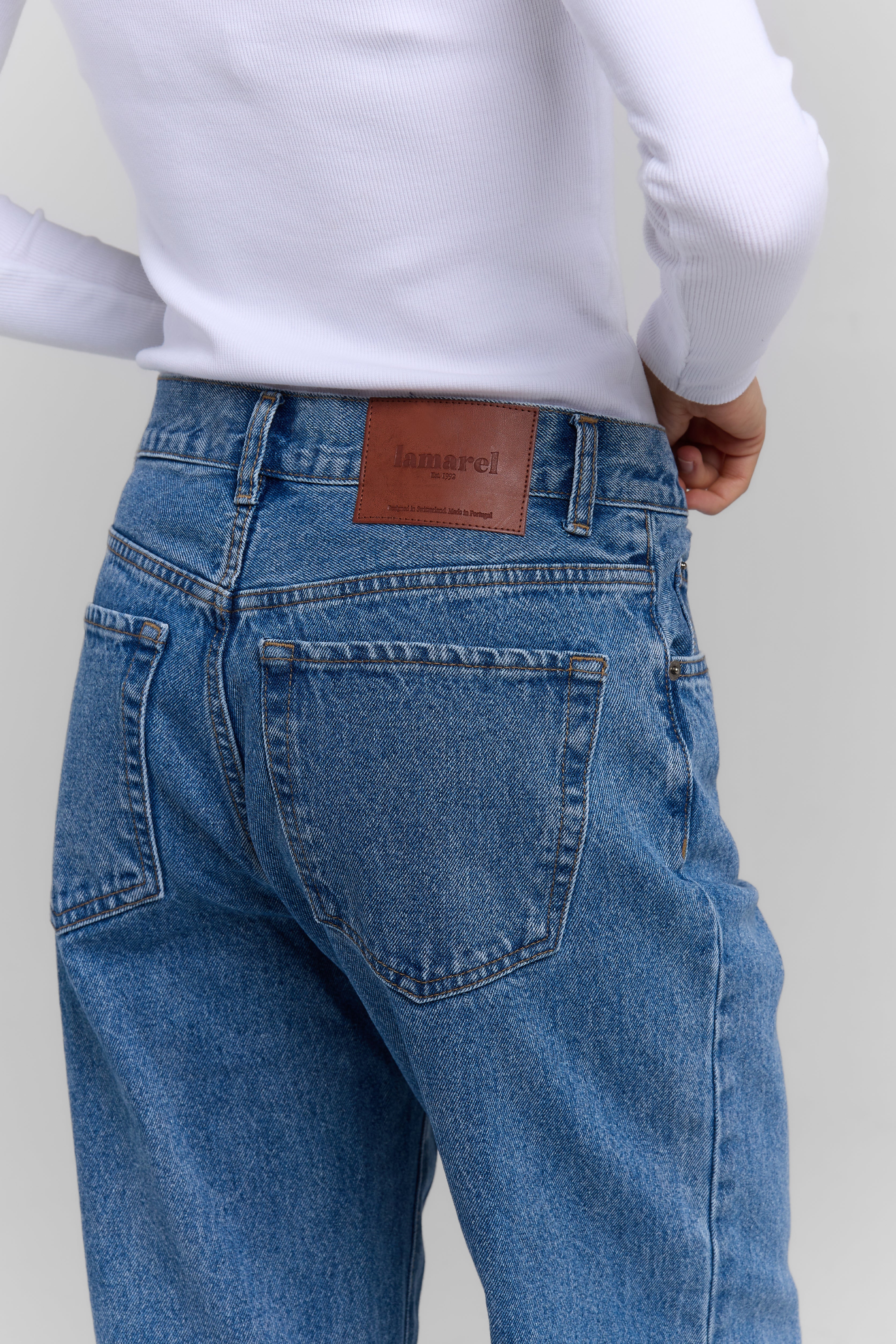 LOW WAIST JEANS