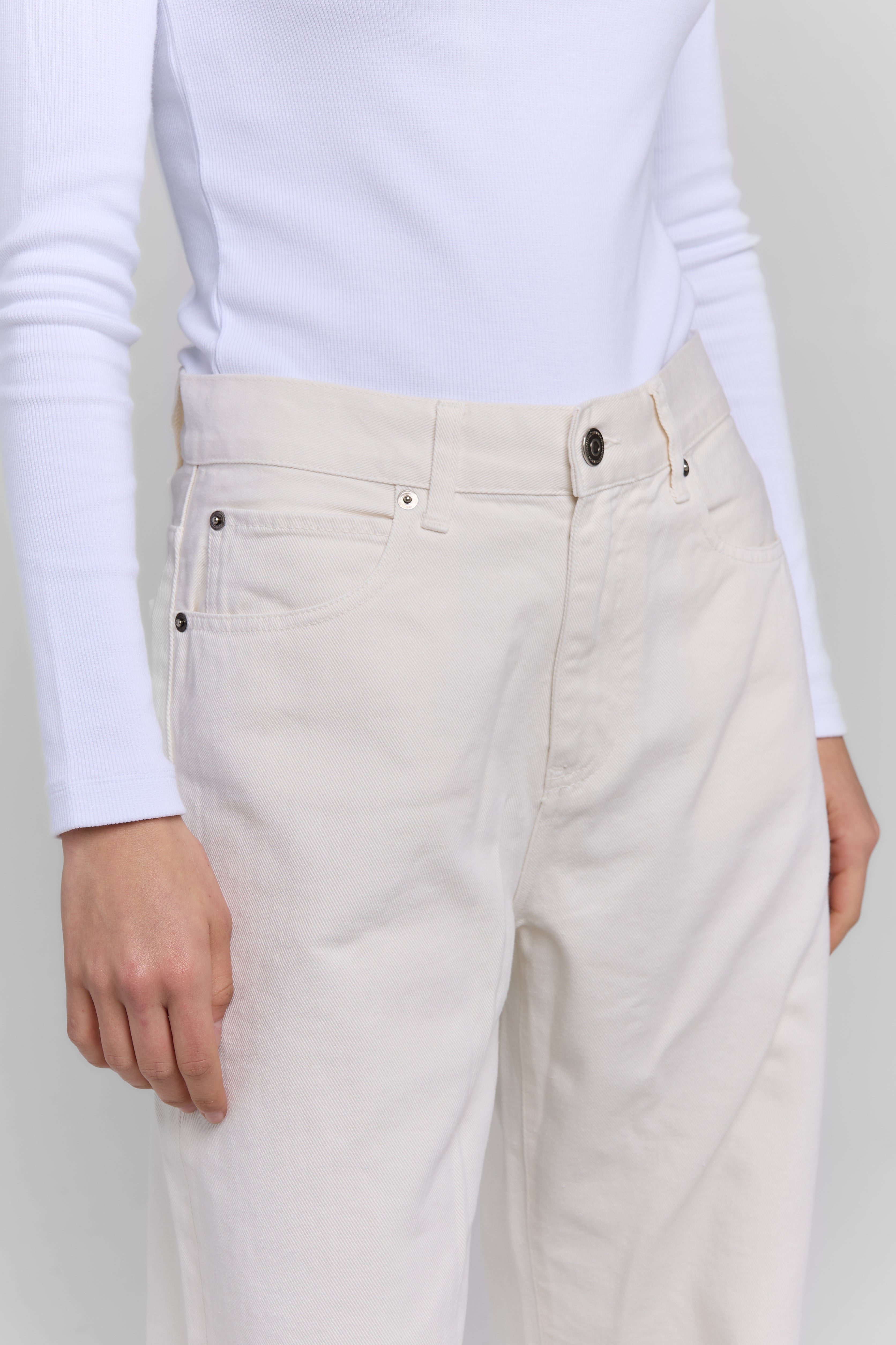 LOW WAIST JEANS